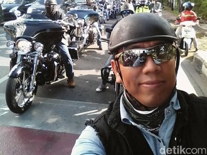 AKBP Achiruddin Naik Moge Pakai Helm Cetok, Emang Boleh?