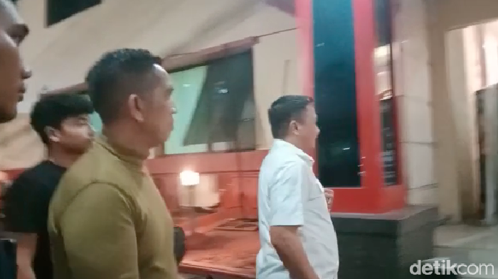 AKBP Achiruddin Hasibuan saat tiba di Ditreskrimum Polda Sumut, Selasa malam.