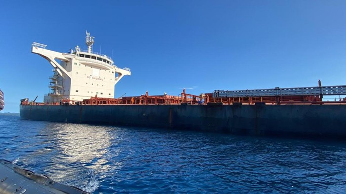 TNI Angkatan Laut/ Koarmada III aksi cepat laksanakan pertolongan dan pengamanan lokasi dimana sebuah kapal kargo MV Indian Partnership mengalami kecelakaan laut.