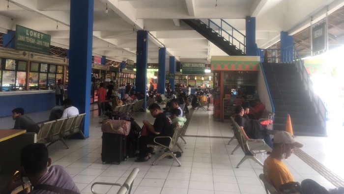 Arus balik di Terminal Kampung Rambutan, Jaktim. (Muhammad Fariz At Thariqi/detikcom)