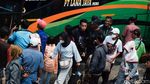 Arus Balik, Pemudik Mulai Berdatangan di Terminal Kampung Rambutan