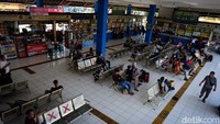 Sedangkan, ruang tunggu keberangkatan terpantau mulai sepi aktivitas pemudik.