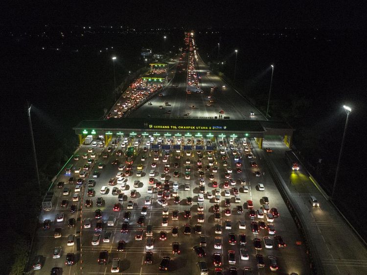 Arus Balik di Tol Cikampek Ramai Lancar pada Selasa Malam