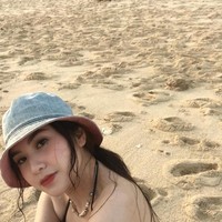 Audrey juga berkarier di dunia entertainment seperti sang ayah. Ia sempat menjadi model video klip dalam single David Bayu bertajuk Deritaku. Dalam video klip tersebut Audrey beradu akting dengan Jefri Nichol. Foto: Instagram @audrey.davis