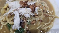 Juaranya adalah bakmi godog atau bakmu kuahnya. Disajikan saat masih panas dengan kuah kaldu yang cukup kental.  Foto: detikFood/Christopher Radyaputra