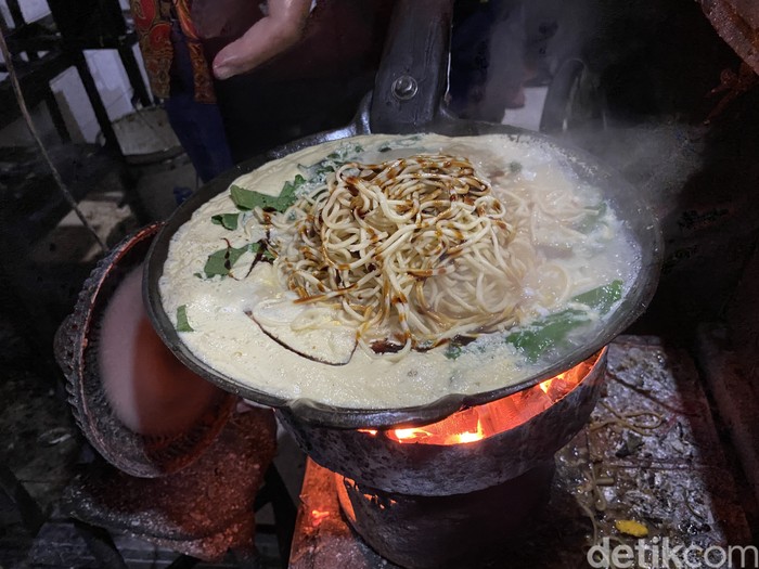Bakmi Jowo Pak Gareng Bakmi Jowo Pak Gareng, tempat makan bakmi godog enak di Semarang