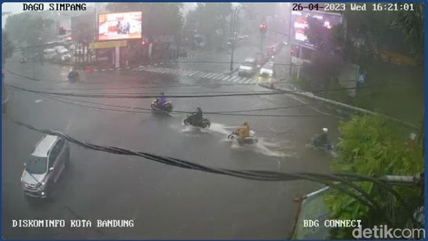 Banjir di Kota Bandung, Rabu (26/4/2023).