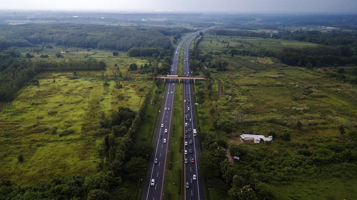 Begini Potret Lalulintas di Jalur Arus Balik Lebaran Libur lebaran 2023 telah usai, pemudik yang telah merayakan Idul Fitri di kampung halaman kembali ke tanah rantau. Jalur-jalur arus balik pun ramai lalu-lalang kendaraan.