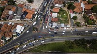 Simpang Jomin yang mengarah ke Jakarta ramai oleh kendaraan arus balik pada Rabu (26/4/2023). Antara Foto/Fakhri Hermansyah.