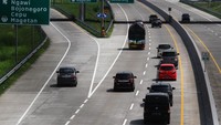 Ruas tol Solo-Ngawi di Grudo, Ngawi, Jawa Timur, juga ramai kendaraan arus balik pada Rabu (26/4/2023). Antara Foto/Ari Bowo Sucipto.