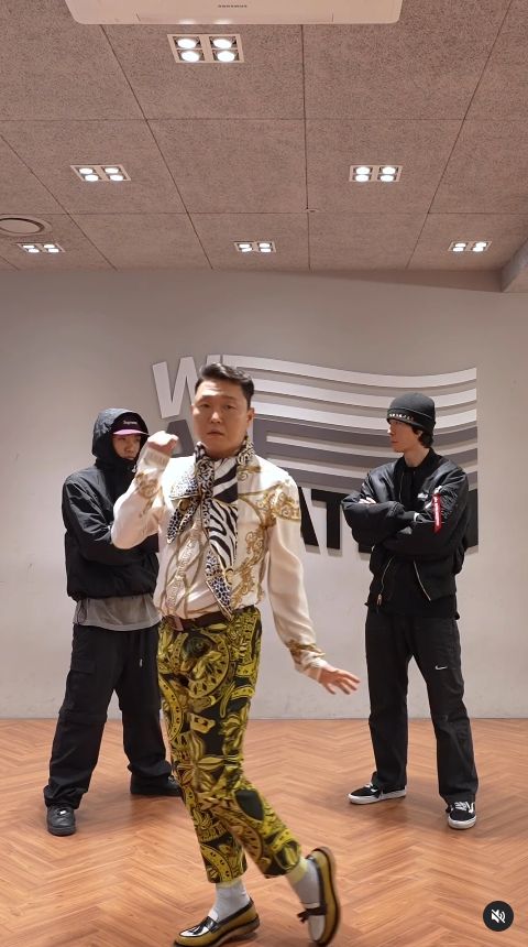 Berat Badan Turun, PSY Jadi Sorotan karena Dulu Chubby Sekarang Langsing Berat Badan Turun, PSY Jadi Sorotan karena Dulu Chubby Sekarang Langsing