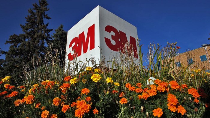 Bisnis Menurun, 3M Bakal Pangkas 6.000 Karyawannya Kembali Perusahaan global 3M akan kembali PHK terhadap 6.000 karyawannya. Langkah ini dilakukan untuk menekan biaya di tengah menurunnya permintaan barang elektronik.