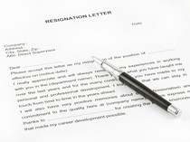 8 Contoh Surat Pengunduran Diri dari Pekerjaan yang Baik dan Sopan