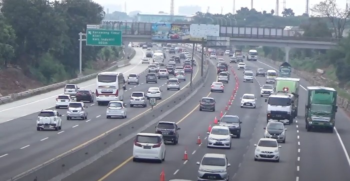 Contraflow Masih Diberlakukan di Tol Cikampek