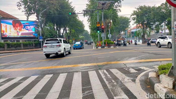 cuaca di surabaya
