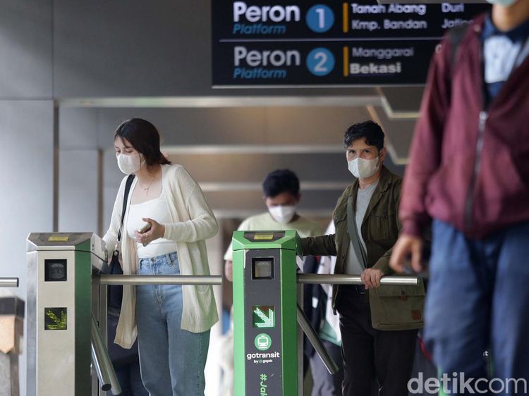 Cuti Bersama Selesai, Stasiun Sudirman Kembali Ramai