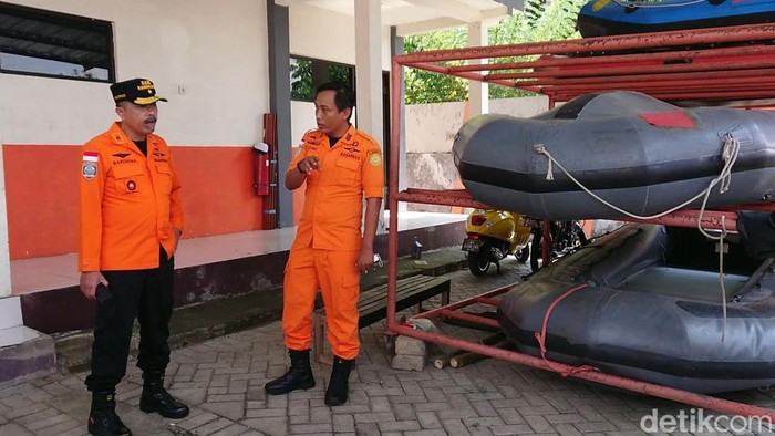 Deputi Basarnas Pusat saat meninjau Pos SAR Trenggalek