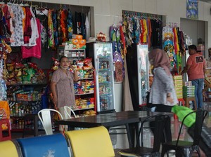 Nyanyi Sunyi Pedagang Terminal Mengwi: Pemudik Ramai, yang Beli Sepi