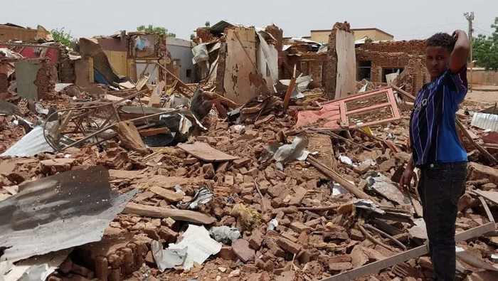 Damaged buildings are seen following clashes between the paramilitary Rapid Support Forces and the army in South Khartoum locality, Sudan April 25, 2023. REUTERS/ Stringer       NO RESALES. NO ARCHIVES. WATERMARK FROM SOURCE