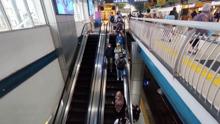 Eskalator viral di Stasiun Palmerah