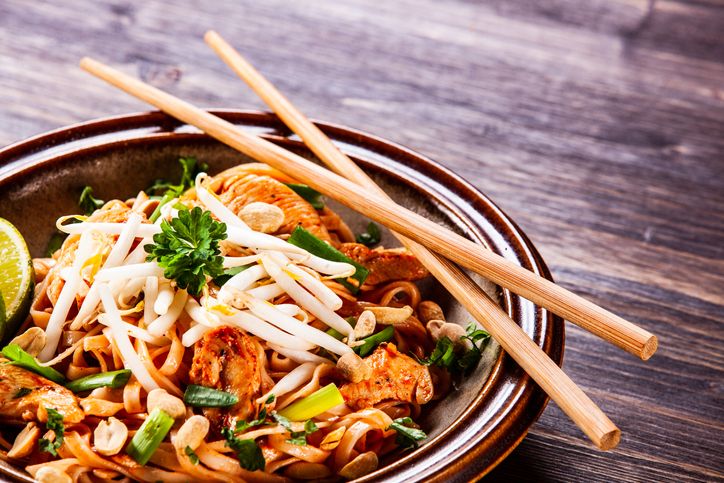 Stop! Cara Pakai Sumpit Ini Ternyata Punya Arti Tak Sopan