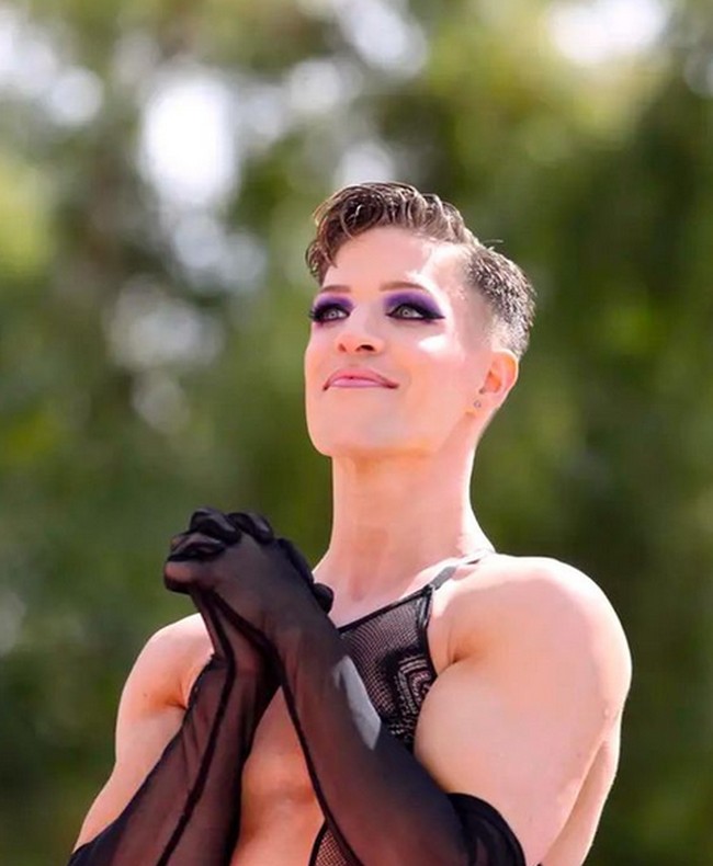 Pria 35 tahun itu juga kerap tampil dengan makeup glamour dan menunjukkan sisi femininnya. Foto: dok. Instagram/@jakedupree