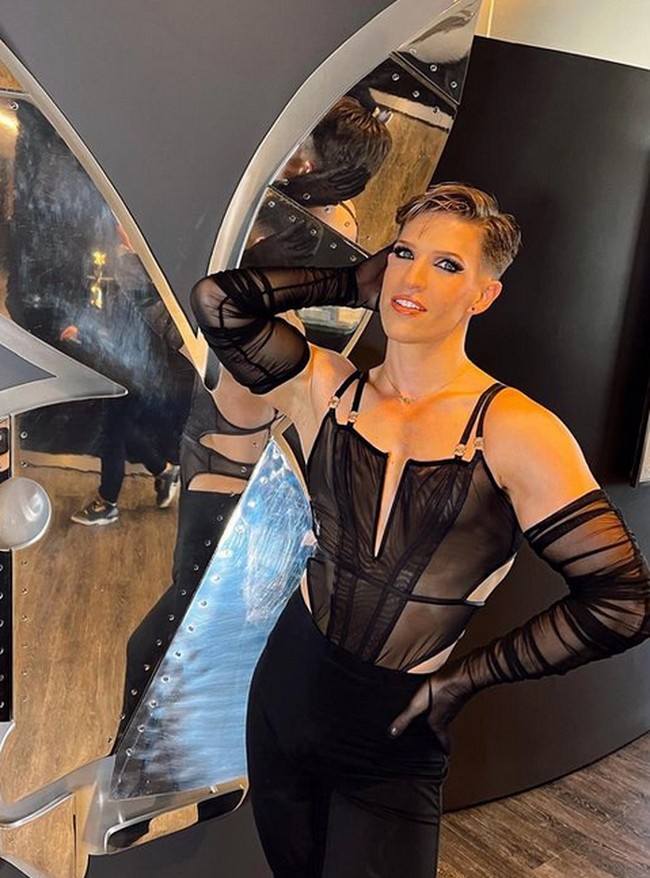 Penampilan lain Jake DuPree yang tampil mengenakan dress wanita. Foto: dok. Instagram/@jakedupree