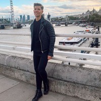 Jake kemudian menulis di Instagram tentang kritikan yang diterimanya. Jake mengaku menerima kritikan, namun dia juga ingin agar masyarakat lebih memahami dengan perbedaan dan inklusivitas. Foto: dok. Instagram/@jakedupree