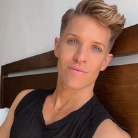 Jake DuPree, model dan penari yang menyebut dirinya sebagai non-biner itu menjadi model untuk kampanye iklan dari brand pakaian dalam Honey Birdette. Foto: dok. Instagram/@jakedupree