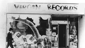 Virgin Records didirikan tahun 1972 oleh pengusaha Richard Branson, Simon Draper, Nik Powell, musisi Tom Newman dan jadi perusahaan rekaman ternama. Virgin lalu merambah bisnis maskapai, bahkan kini wisata luar angkasa. Foto: Rare Historical Photos