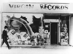 Foto Langka Awal Perusahaan Top Dunia Sebelum Terkenal