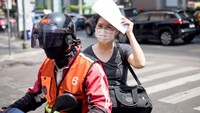 Di Jepang, panas yang luar biasa juga dilaporkan teramati dalam beberapa hari terakhir. Pakar klimatologi dan sejarah Maximiliano Herrera mencatat Jepang dihantam panas sebesar 30 derajat Celcius pekan lalu. (Jack Taylor/AFP via Getty Images)  