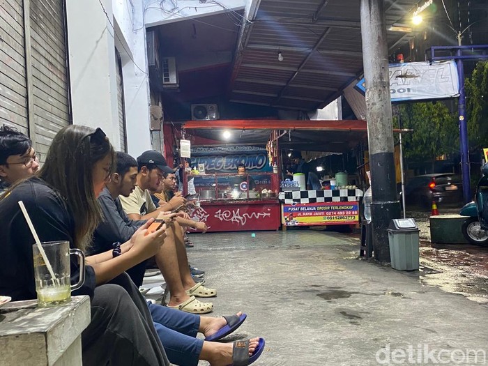 Gudeg Bromo: Pedas Nonjok! Nasi Gudeg Plus Krecek Buatan 'Bu Tekluk'