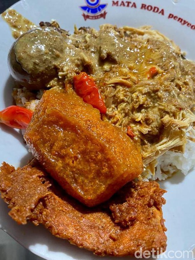 Buka Sampai Subuh! Gudeg Bromo Bu Tekluk Punya Krecek Pedas Bikin Nagih