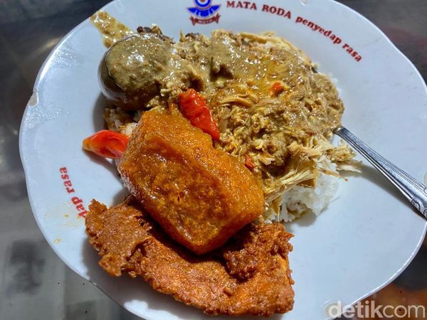 Buka Sampai Subuh! Gudeg Bromo Bu Tekluk Punya Krecek Pedas Bikin Nagih
