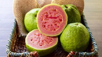 Jambu Biji vs Jeruk, Mana yang Lebih Tinggi Vitamin C?