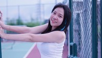 Jena Dammaya tak menyangka setelah dari 2018 berkarier, dirinya bisa dapat centang biru dari Instagram. (Foto: dok Instagram)