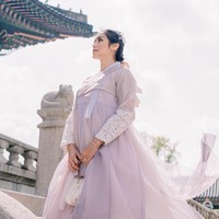 Dilihat dari samping, hidung baru Jessica Iskandar itu memang jadi lebih mancung dan ramping. Bagaimana menurutmu penammpilan baru Jessica Iskandar usai oplas hidung? Foto: Instagram/@inijedar