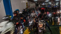 Kepadatan arus balik juga terlihat di Pelabuhan Merak, Kota Cilegon, Banten. Nantinya mereka kembali menjalani rutinitas di kota yang menjadi tempat perantauan. Antara Foto/Muhammad Bagus Khoirunas
