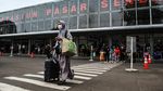 Potret Stasiun Pasar Senen di Hari Pertama Kerja