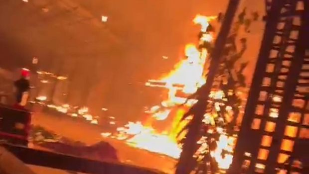 kampung coklat terbakar