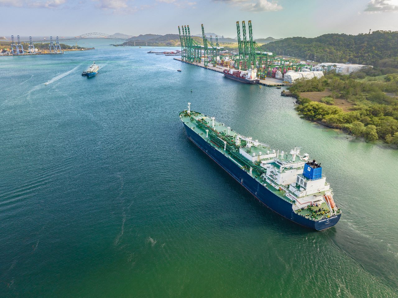 Kapal Gas Tanker Terbesar Dunia Milik RI Lewati Terusan Panama. (Pertamina International Shipping)