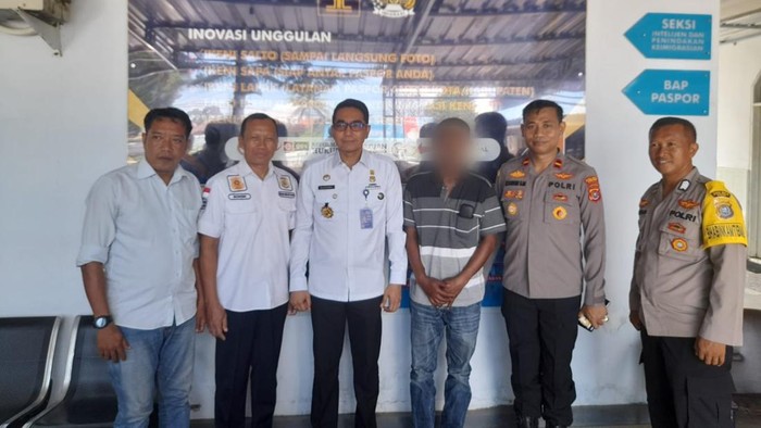 Seorang Warga Negara Asing (WNA) asal Malaysia inisial MH (49) di Konawe, Sulawesi Tenggara (Sultra) diamankan atas laporan istrinya SW (48).