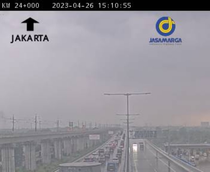 Lalu lintas di Tol Layang MBZ arah Jakarta terpantau ada kepadatan di Km 23-21. Kepadatan lalu lintas karena peningkatan volume lalu lintas. (CCTV BPJT PUPR)