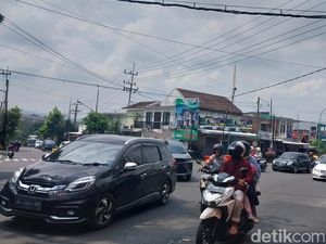 Arus Balik Wisatawan Padati Lalu Lintas Kota Batu
