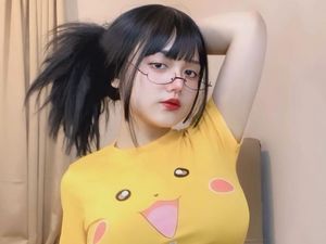 5 Potret Cosplayer Ly Chan Tak Masalah Dipandang Negatif Karena Terlalu Menggoda