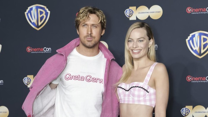 LAS VEGAS, NEVADA - APRIL 25: (L-R) Ryan Gosling and Margo Robbie attend the red carpet promoting the upcoming film 