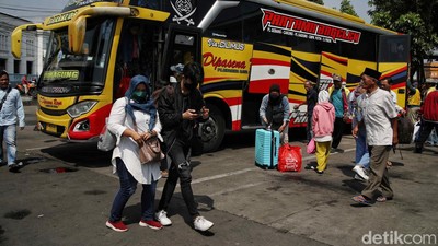 Arus Balik, Terminal Bus Tanjung Priok Mulai Ramai Pemudik