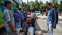 Prediksinya puncak arus mudik di terminal bus Tanjung Priok akan terjadi pada tanggal 28,29 hingga 30 April mendatang