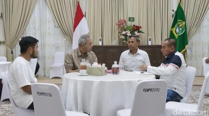 Momen pertemuan Kodrat Shah dengan Edy Rahmayadi di rumah dinas gubernur.